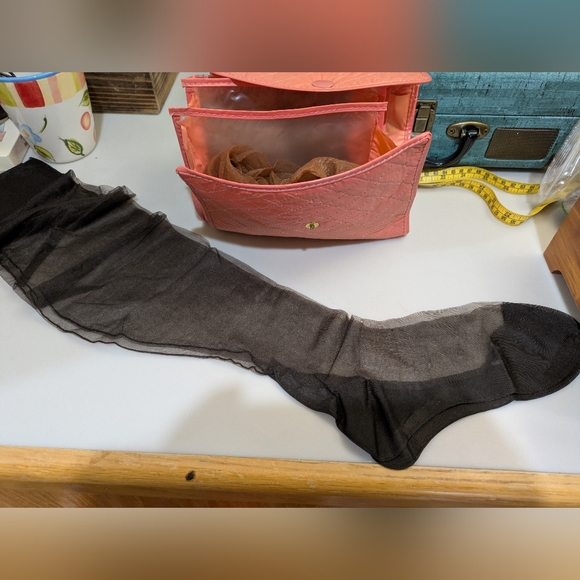 VTG Hosiery Bag w/7 Pairs Of Stockings - Picture 2 of 8